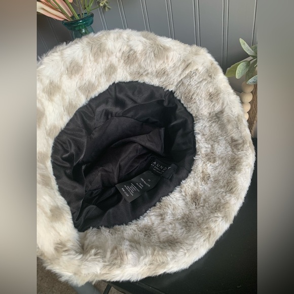 Laundry by Shelli Seg bucket hat - Picture 2 of 4